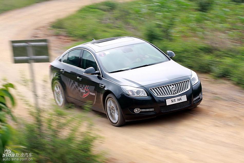 别克新君威2.0T挑战S弯云南站