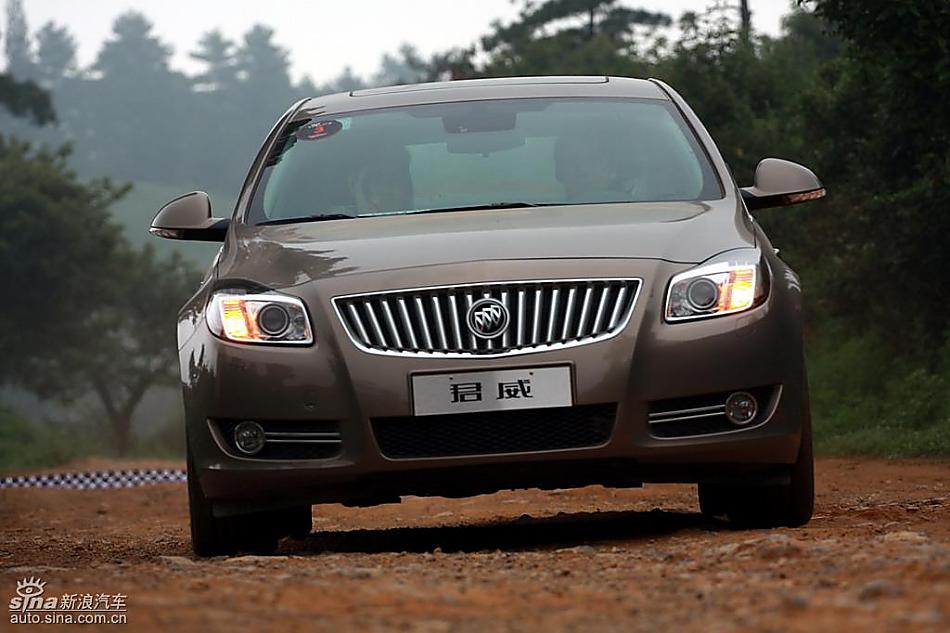 别克新君威2.0T挑战S弯云南站