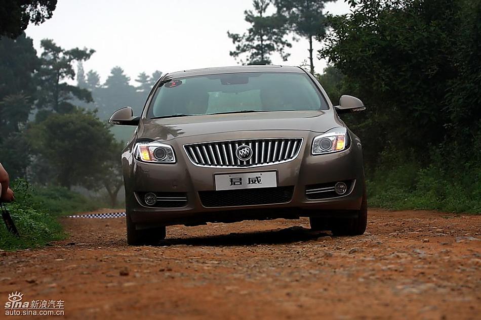 别克新君威2.0T挑战S弯云南站