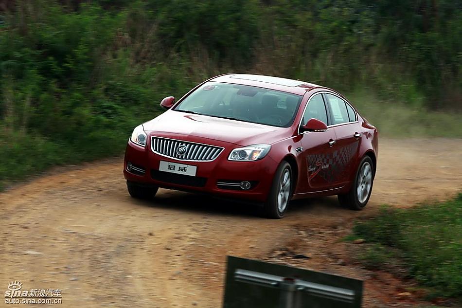 别克新君威2.0T挑战S弯云南站