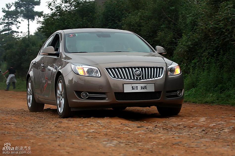 别克新君威2.0T挑战S弯云南站