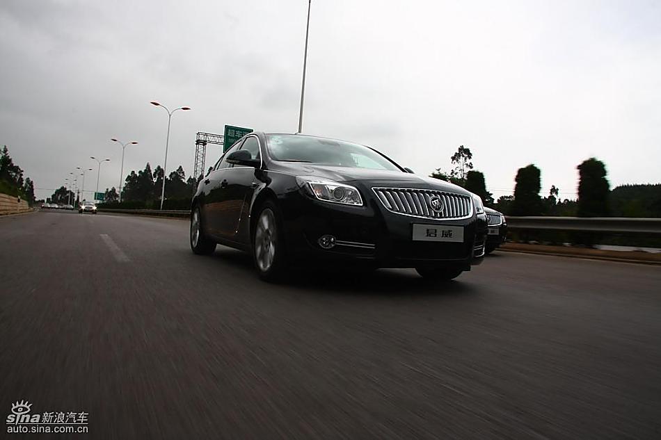 别克新君威2.0T试驾实拍图动态