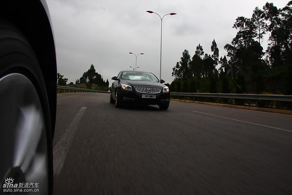 别克新君威2.0T试驾实拍图动态