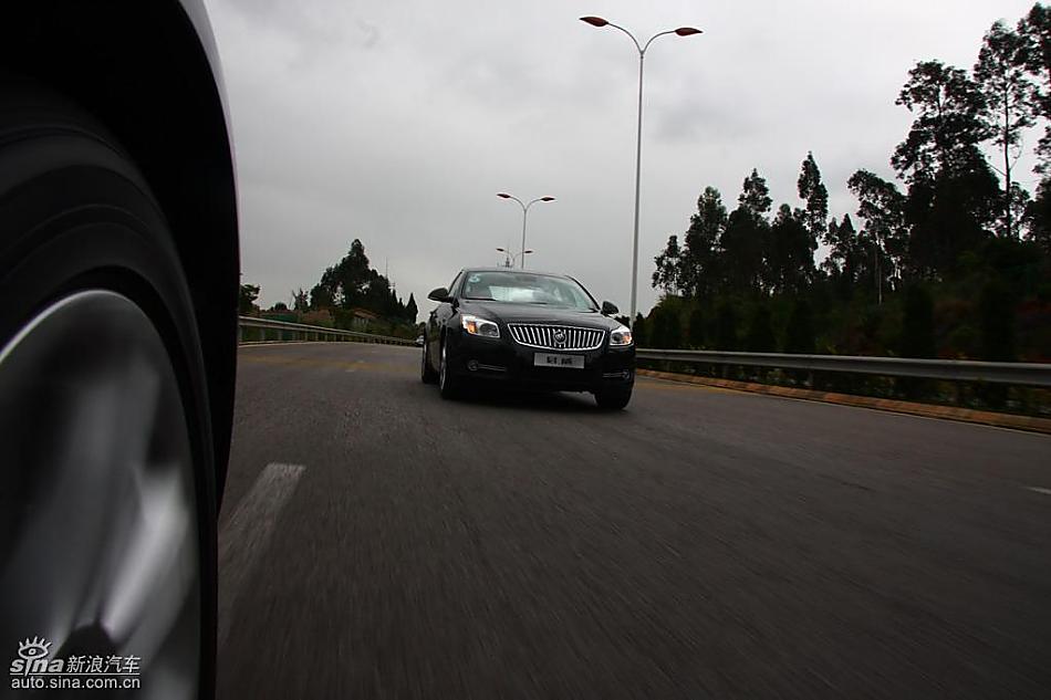 别克新君威2.0T试驾实拍图动态