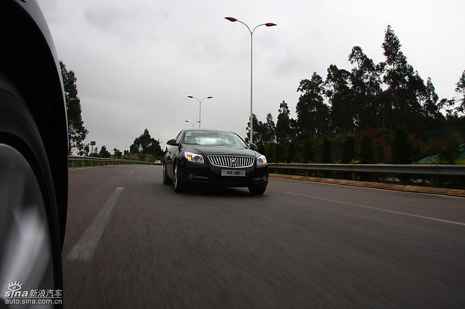 别克新君威2.0T试驾实拍图动态