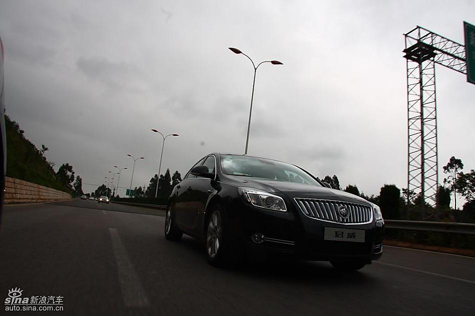 别克新君威2.0T试驾实拍图动态