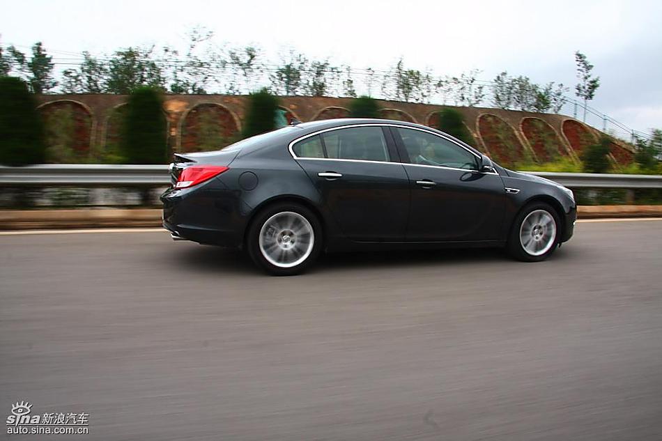 别克新君威2.0T试驾实拍图动态