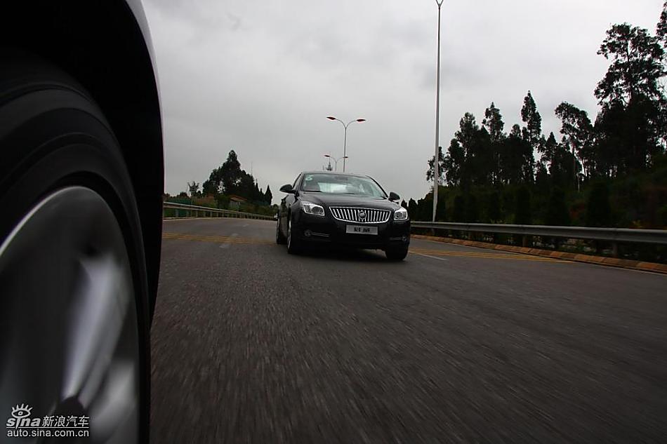 别克新君威2.0T试驾实拍图动态
