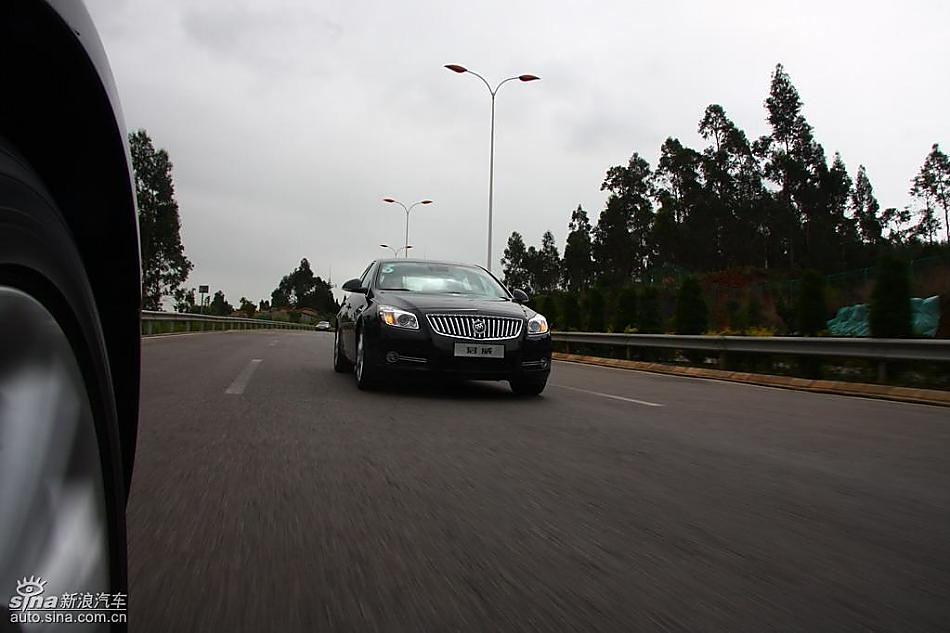 别克新君威2.0T试驾实拍图动态