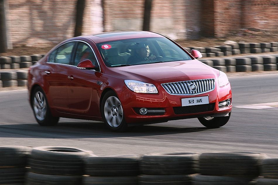 新君威2.4动态图片。