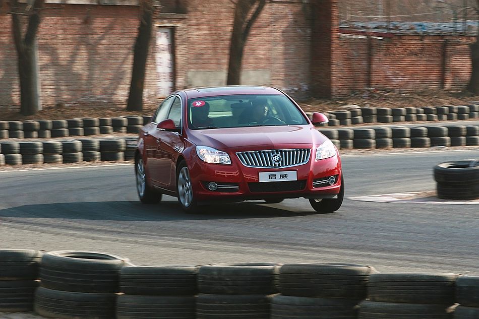 新君威2.4动态图片。