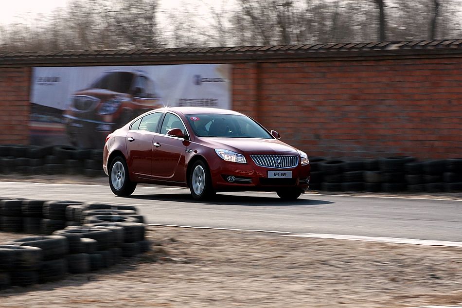 新君威2.4动态图片。