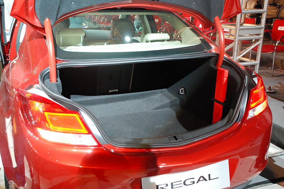 新君威正式亮相