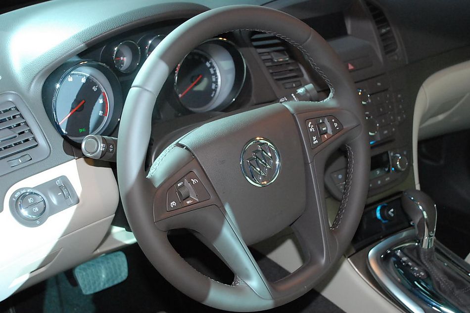 新君威正式亮相