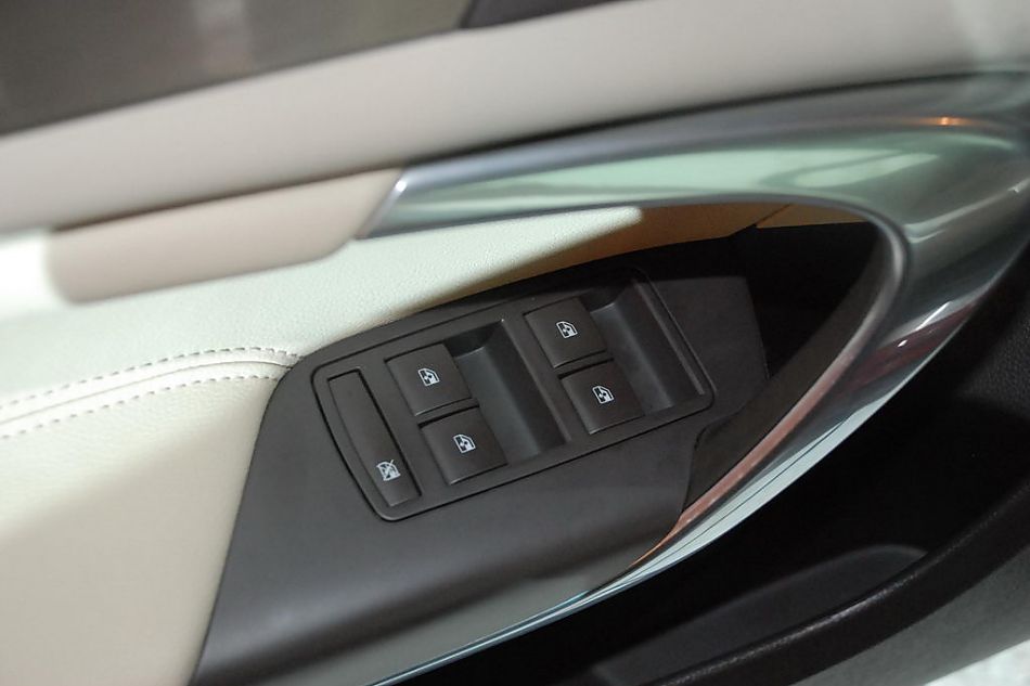 新君威正式亮相