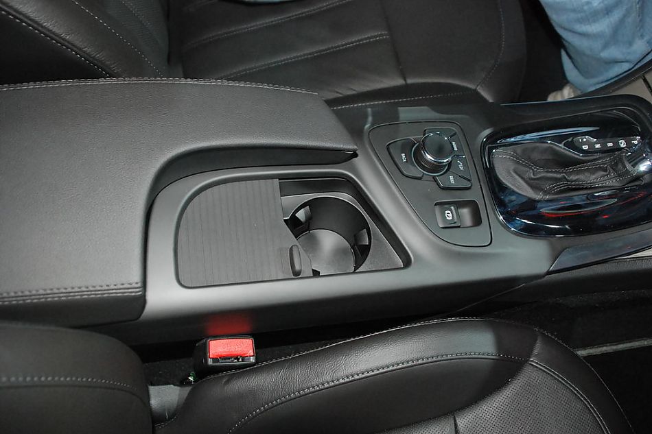 新君威正式亮相