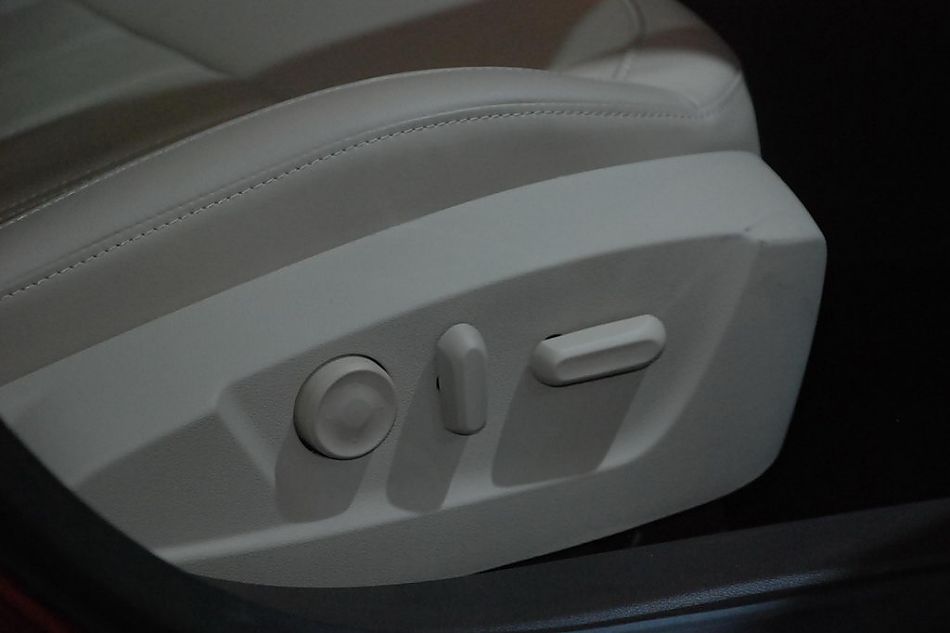 新君威正式亮相