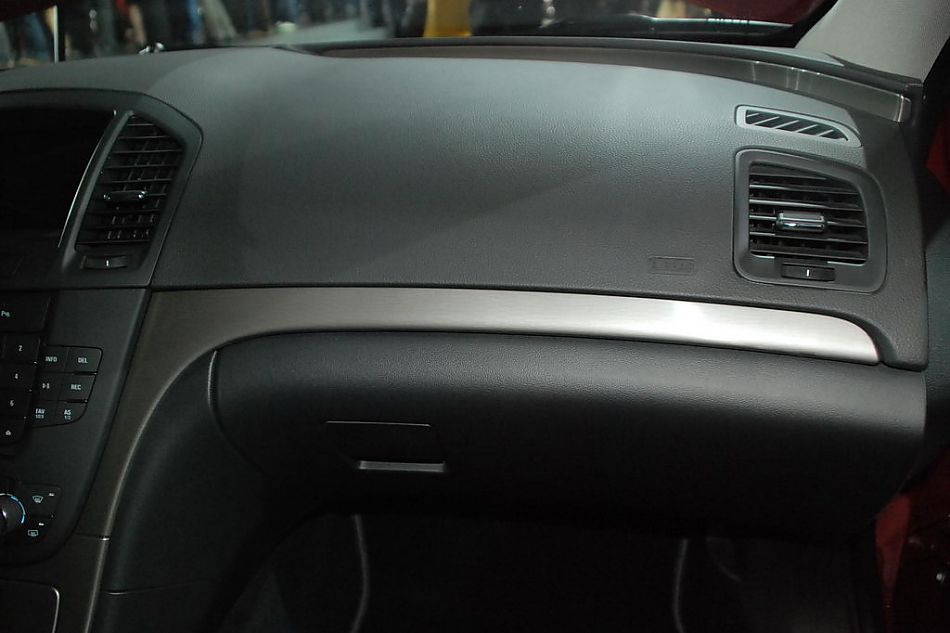 新君威正式亮相