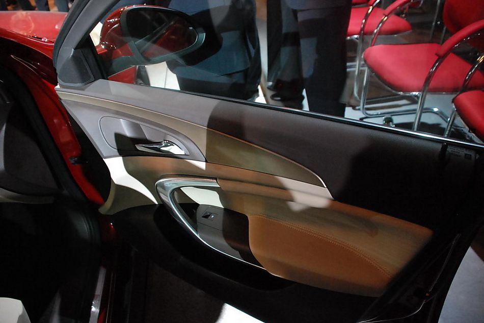 新君威正式亮相