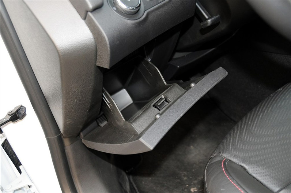 2013款 2.0T AT GS豪情运动版 内饰