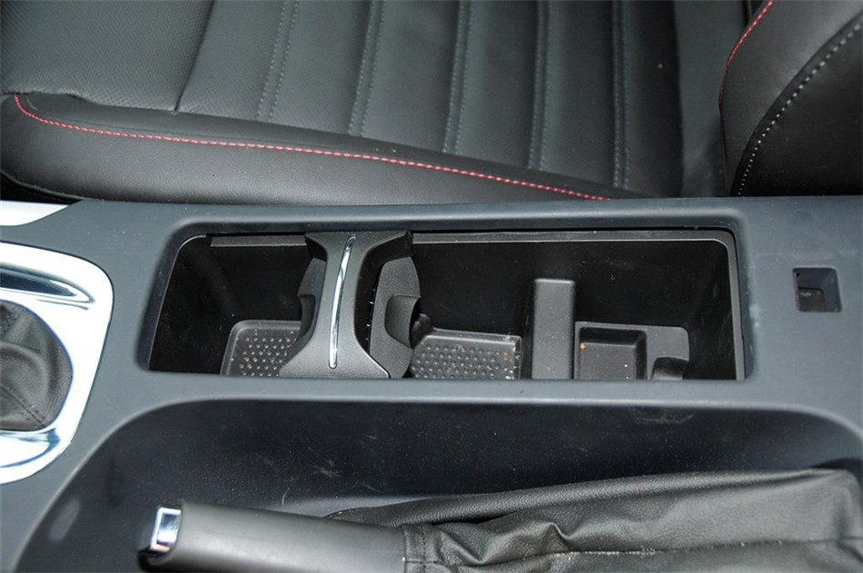 2013款 2.0T AT GS豪情运动版 内饰