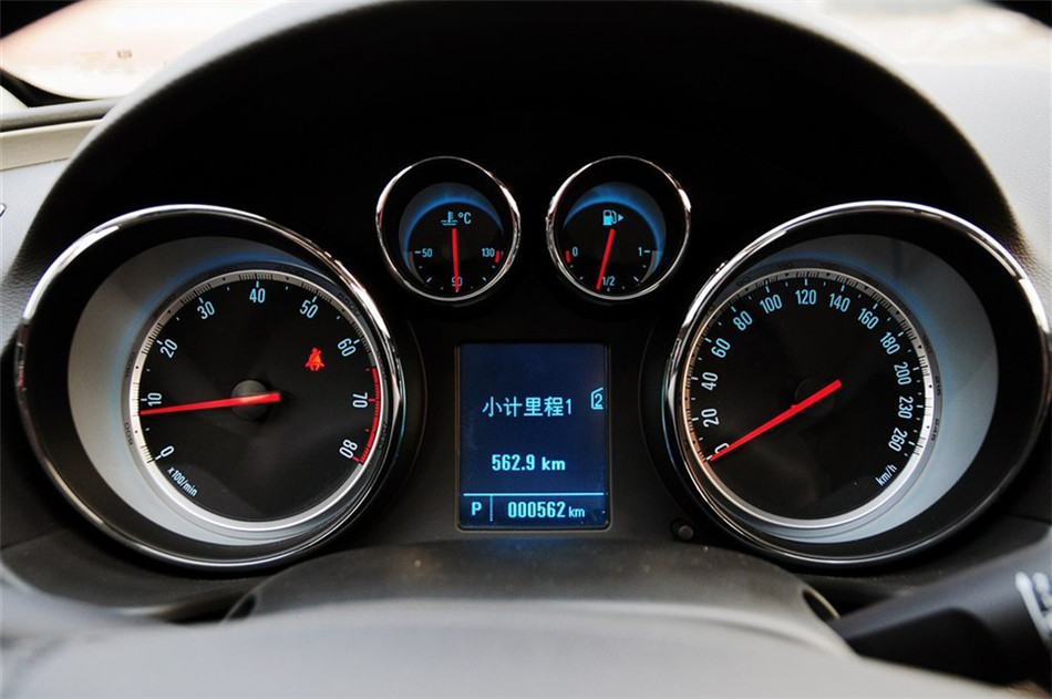 2013款 2.0T AT GS豪情运动版 内饰