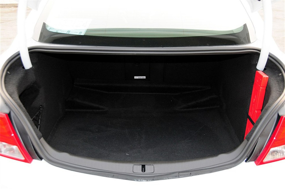 2013款 2.0T AT GS豪情运动版 座椅空间