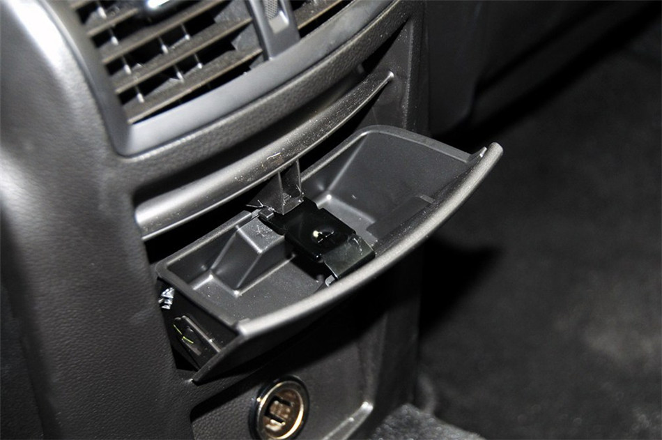 2013款 2.0T AT GS豪情运动版 座椅空间