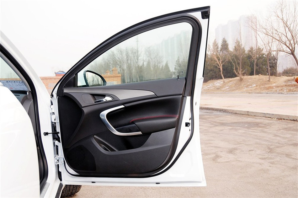 2013款 2.0T AT GS豪情运动版 座椅空间