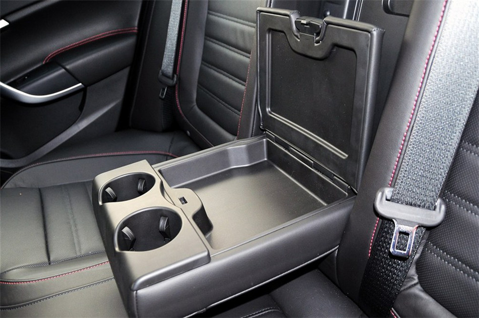 2013款 2.0T AT GS豪情运动版 座椅空间