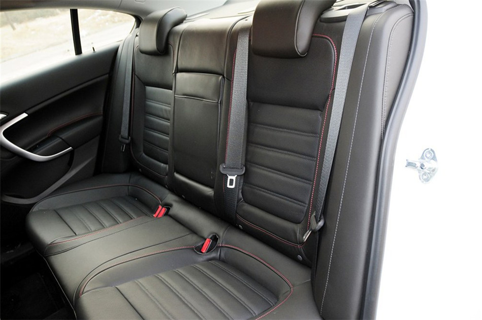 2013款 2.0T AT GS豪情运动版 座椅空间