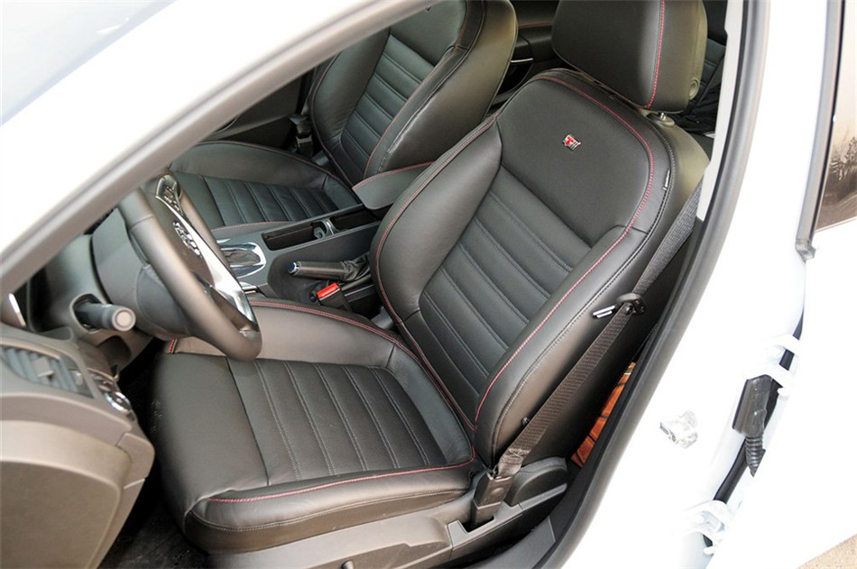 2013款 2.0T AT GS豪情运动版 座椅空间