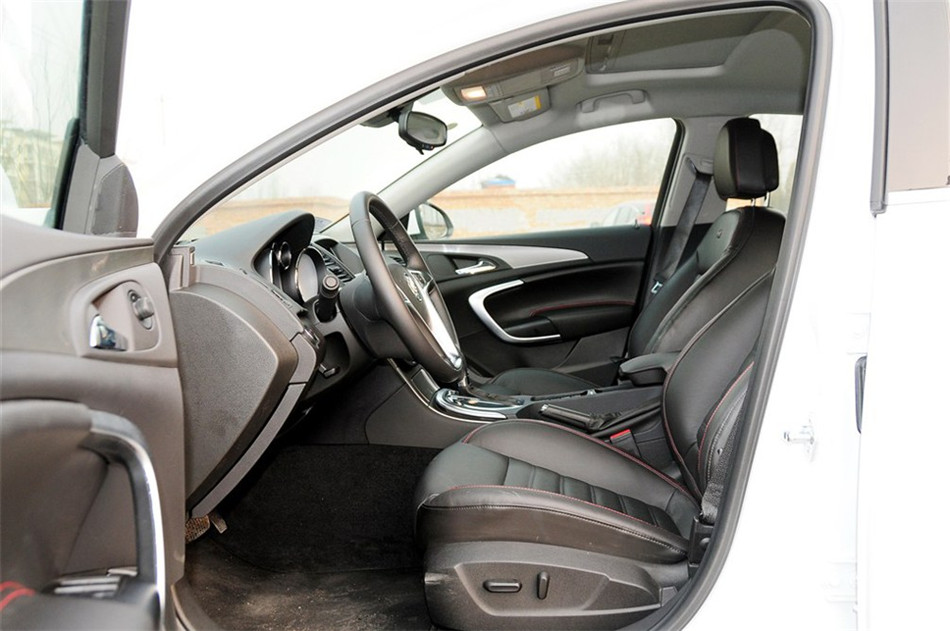 2013款 2.0T AT GS豪情运动版 座椅空间