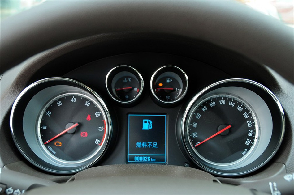 2012款 2.0L AT 舒适版 内饰