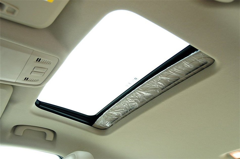 2012款 2.0L AT 舒适版 座椅空间