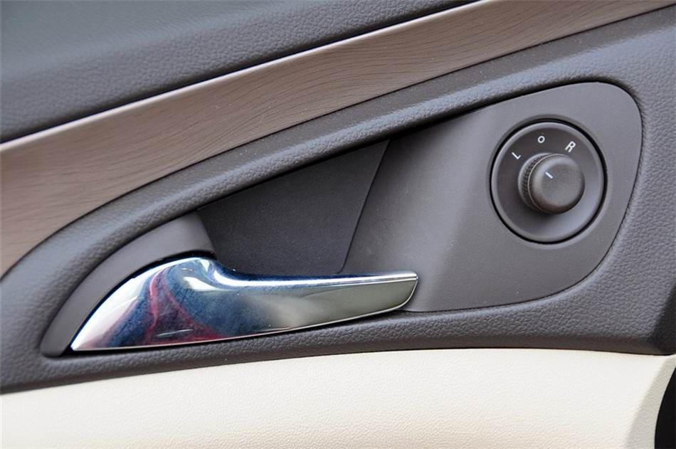 2012款 2.0L AT 舒适版 座椅空间