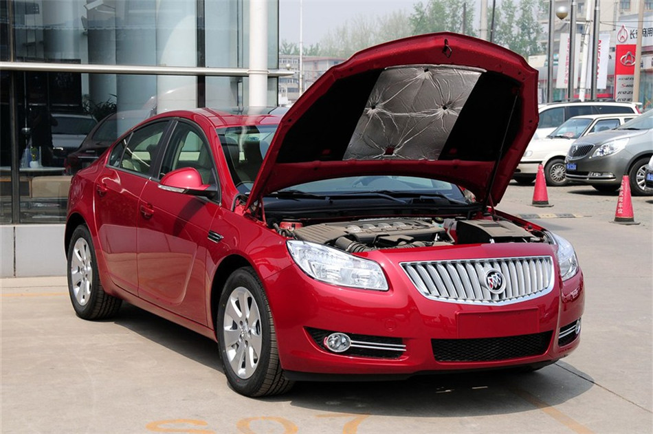 2012款 2.0L AT 舒适版 引擎底盘