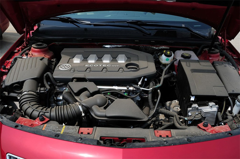 2012款 2.0L AT 舒适版 引擎底盘