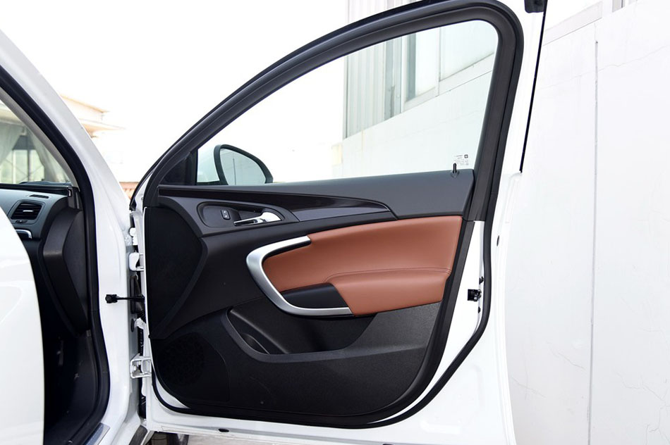 2015款 2.0T GS豪情运动版 座椅空间