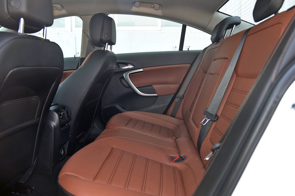 2015款 2.0T GS豪情运动版 座椅空间