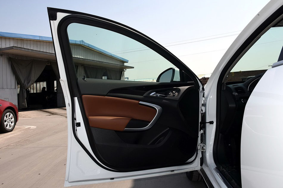 2015款 2.0T GS豪情运动版 座椅空间