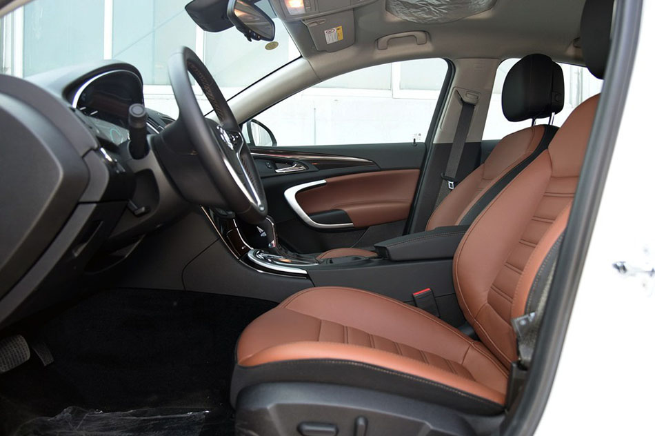 2015款 2.0T GS豪情运动版 座椅空间