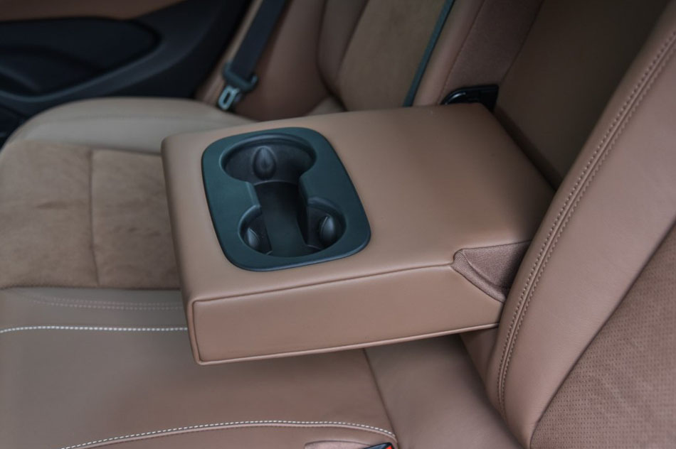 2017款 28T 尊贵型 座椅空间