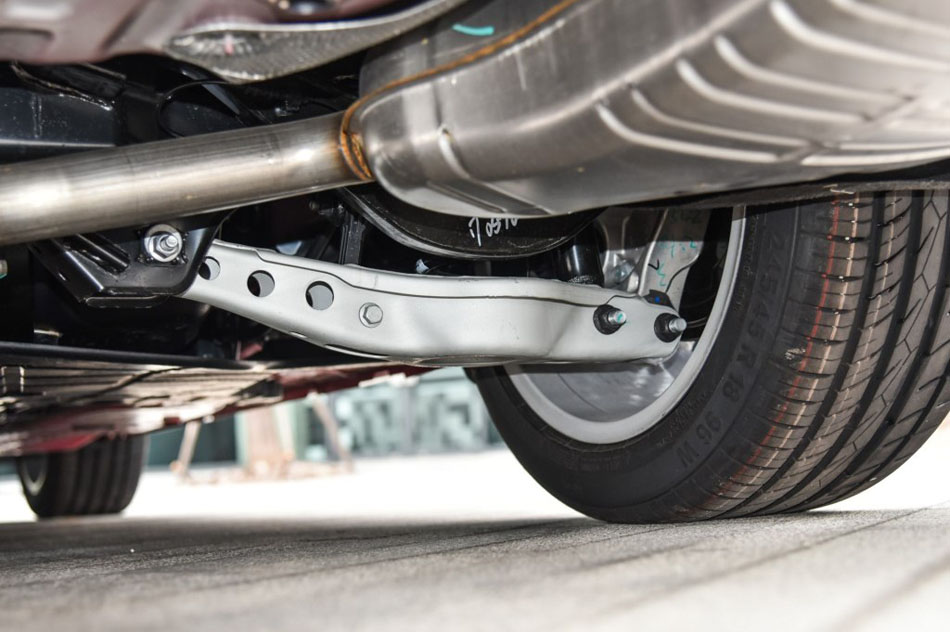 2017款 28T 尊贵型 引擎地盘