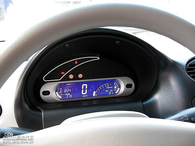 奇瑞07款QQ3内饰