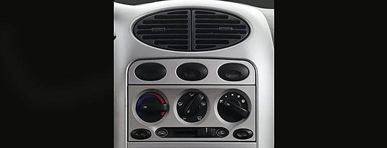 奇瑞07款QQ3内饰