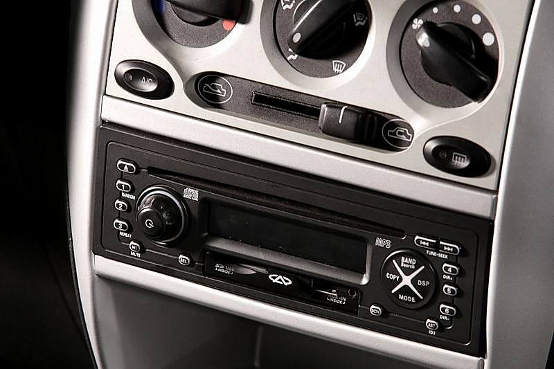 奇瑞07款QQ3内饰