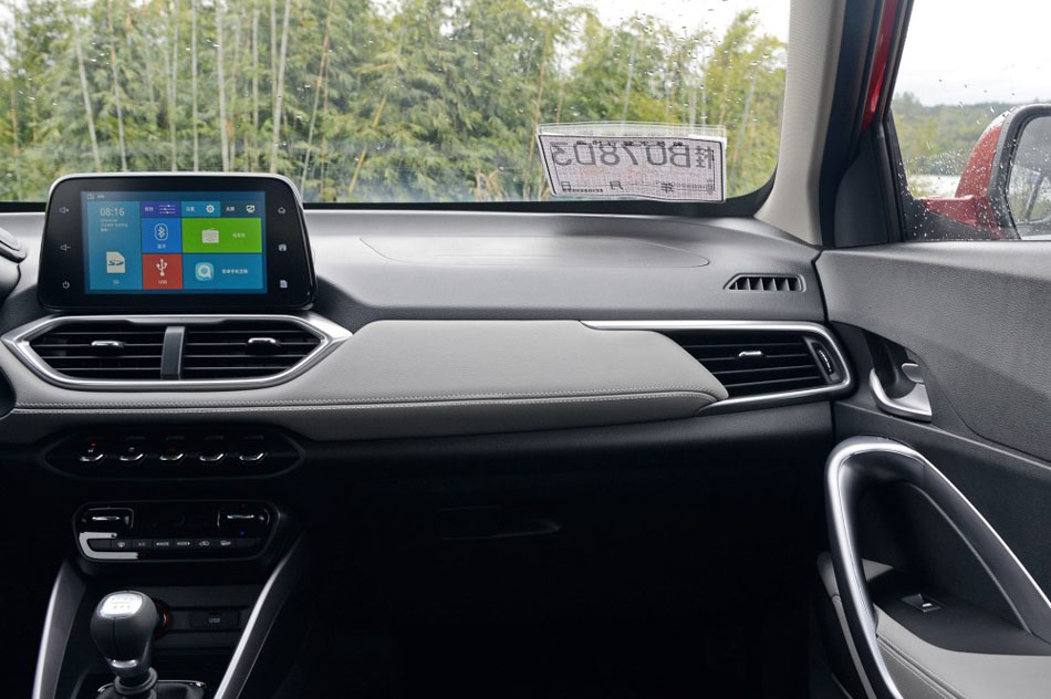 2017款 1.5L 手动时尚型 内饰