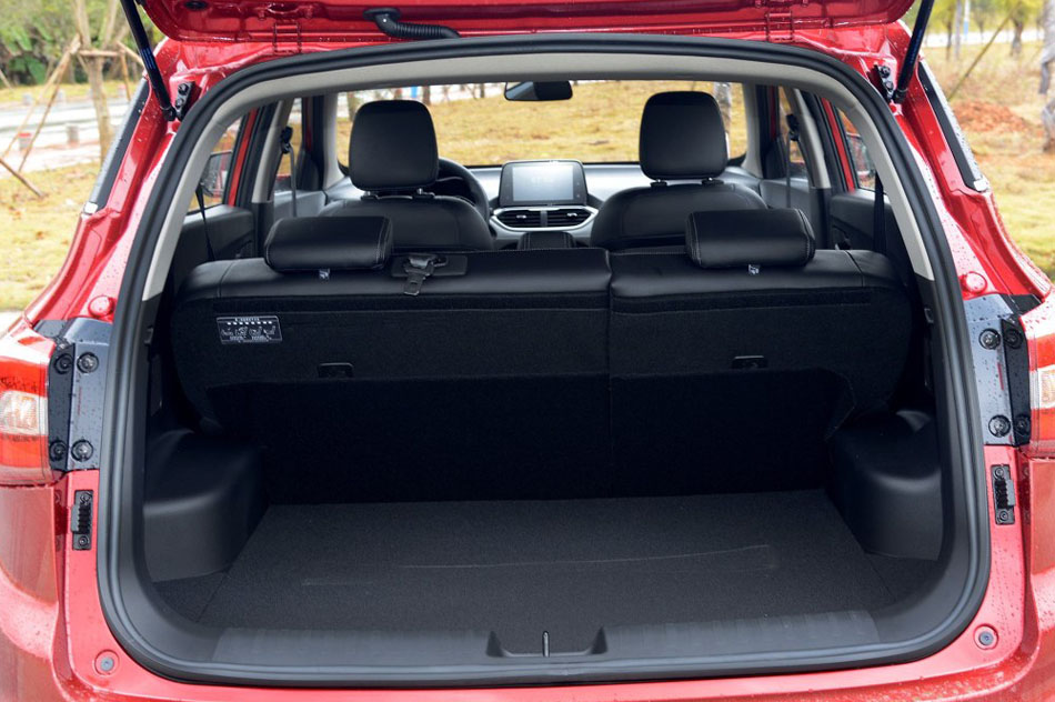 2017款 1.5L 手动时尚型 座椅空间