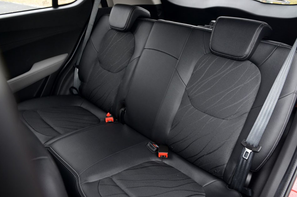 2017款 1.5L 手动时尚型 座椅空间